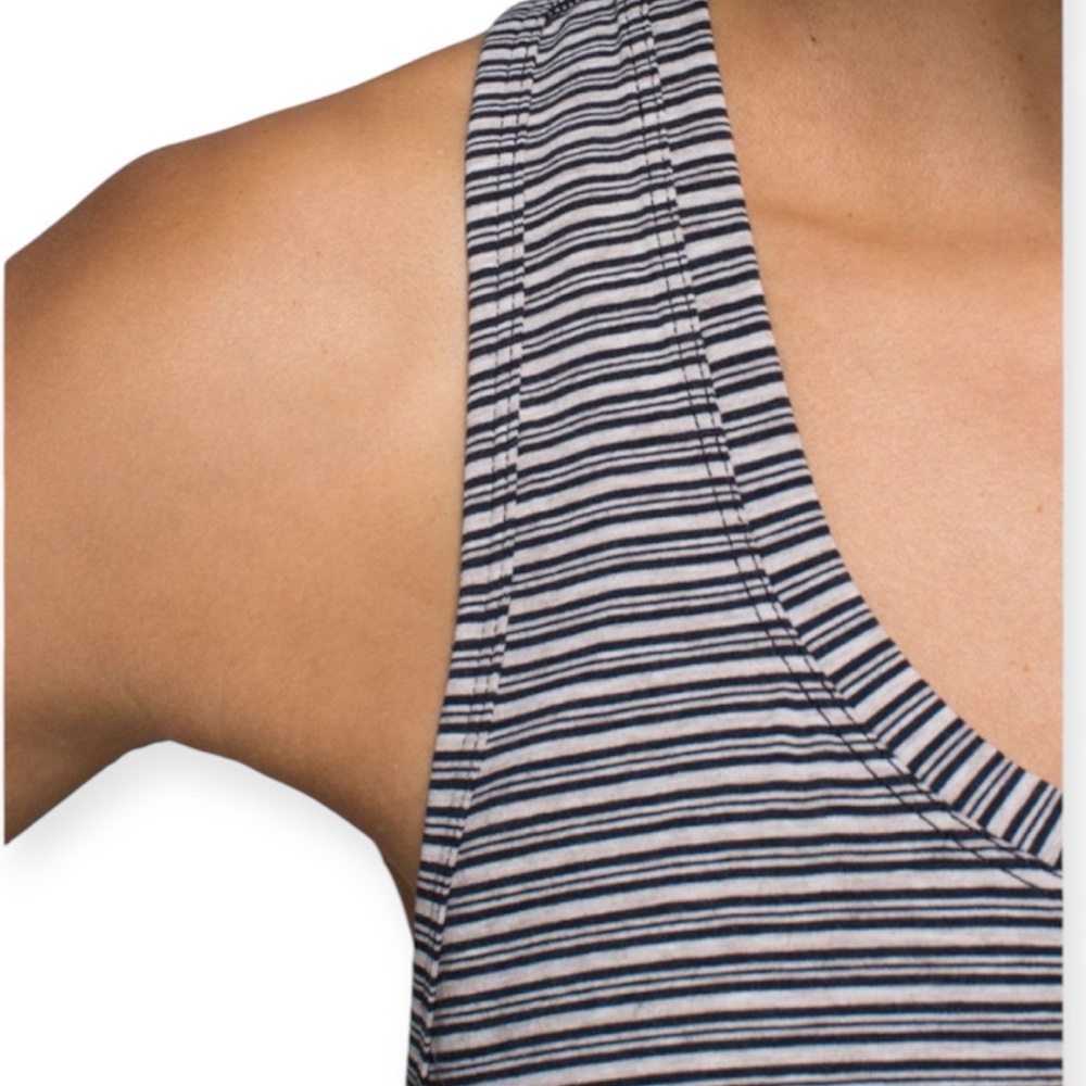 Lululemon‎ Yogi Racerback - Picture 5 of 12